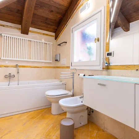 Bolognaroomscom - Bottrigari * ボローニャ