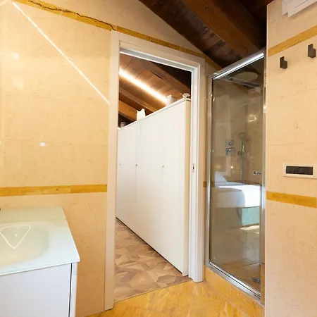 Bolognaroomscom - Bottrigari ボローニャ